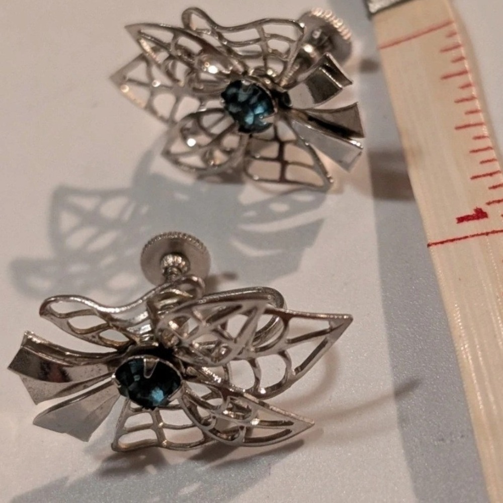 Vintage Bugbee & Niles Silver Tone Blue Rhinestone Screw Back Earrings B&N